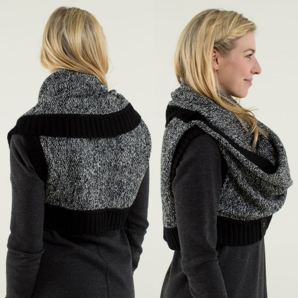 Lululemon Cozy Yogi Infinity Scarf Merino Wool Knit Wrap Black / Angel Wing